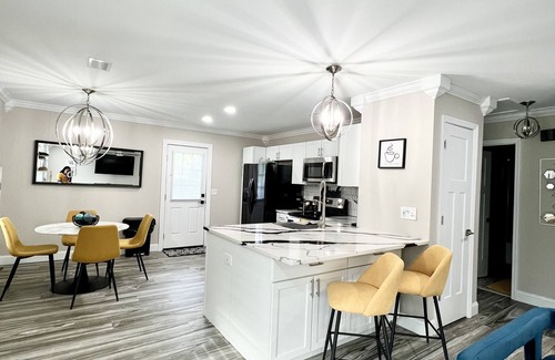 Ladson Apartamento | "The Gem" Stylish Fully Renovated 2 Bedroom 1 Bathroom Duplex