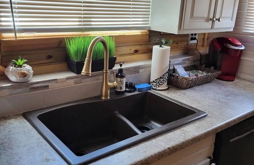 Colorado Springs Cabina | The General Store- Private and centrally located