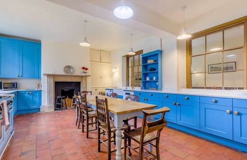 Eaton Mascott Cabaña | THE GENERALS QUARTERS, pet friendly, with open fire in Shrewsbury