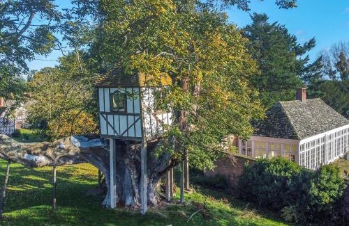 Eaton Mascott Casa | The Generals Quarters