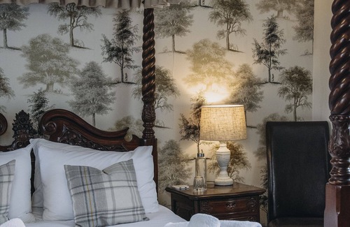 Warminster Hotel | The George Inn
