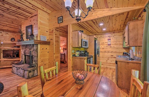 Helen Cabina | ‘The Georgia Peach’ Cabin 8 Mi to Dwntn Helen