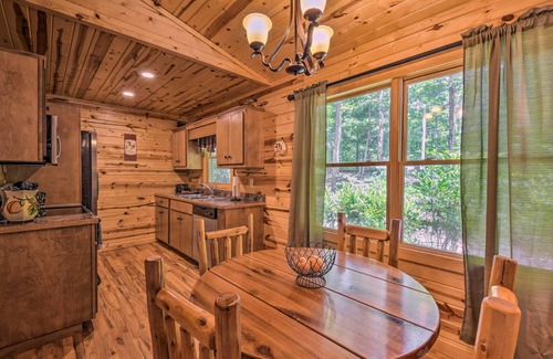 Helen Cabina | ‘The Georgia Peach’ Cabin 8 Mi to Dwntn Helen