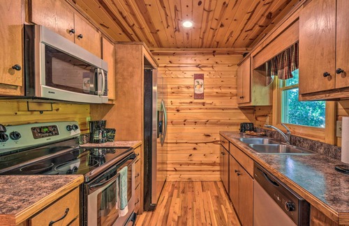 Helen Cabina | ‘The Georgia Peach’ Cabin 8 Mi to Dwntn Helen