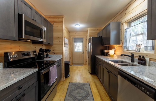 Black Mountain Cabina | The Gertie Cabin w/Hot Tub at Halfback Hollar Farm