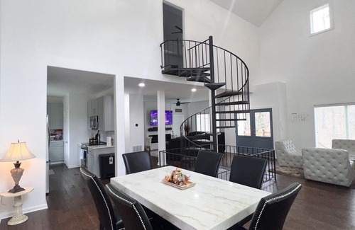 Carrollton Casa | The Getaway House ATL- BED AND BREAKFAST! Luxury Brand New Mansion On 4 Acres!