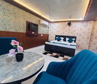 Varanasi Hotel | The Ghat House
