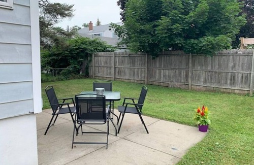 Niagara Falls Apartamento | The Gianna One Bedroom UPPER, close to Falls & Casino!