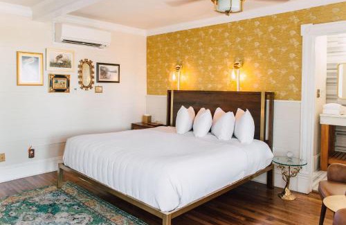 Historic Downtown Apalachicola Hotel | The Gibson Inn
