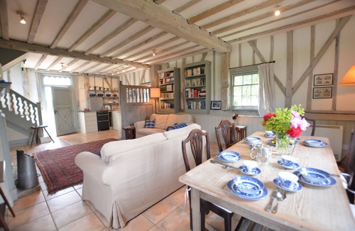 Stowmarket Cabaña | THE GIG HOUSE, STOWUPLAND, pet friendly, with a garden in Stowupland
