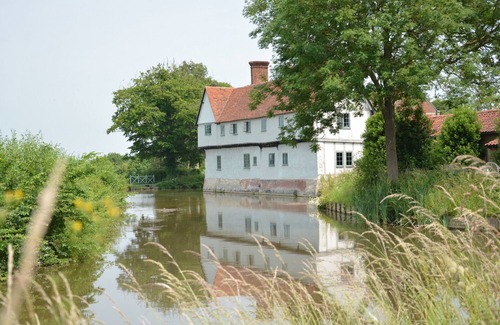 Stowmarket Cabaña | THE GIG HOUSE, STOWUPLAND, pet friendly, with a garden in Stowupland