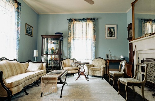 Newberry Cama Y Desayuno | The Gilded Bat