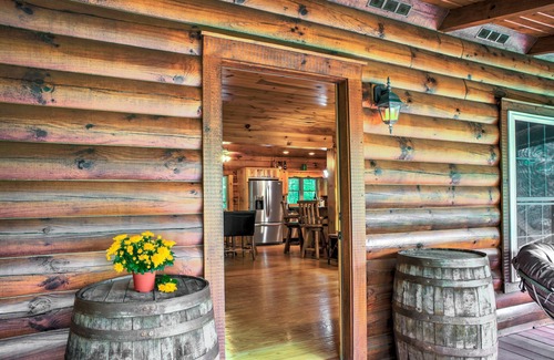 Lake Lure Cabina | The Ginger Fox Log Cabin w/Resort Perks | Lake Lure