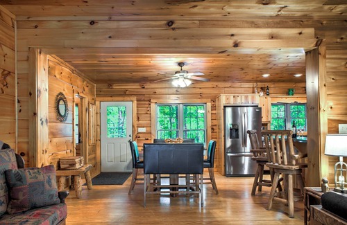 Lake Lure Cabina | The Ginger Fox Log Cabin w/Resort Perks | Lake Lure