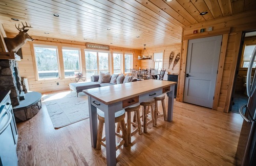 Bethel Casa | ¡"The GingerBread" a 10 minutos del Sunday River con un jacuzzi para volver a casa!