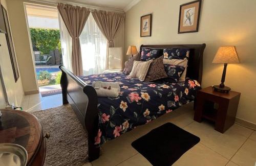 Waterkloof Glen Casa | The Giraffe Room at Frederick's Place