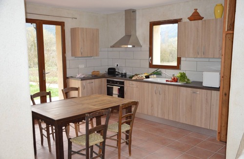 Die Villa | La casa rural de Valérie se encuentra en el valle de Drôme, en el parque Vercors.