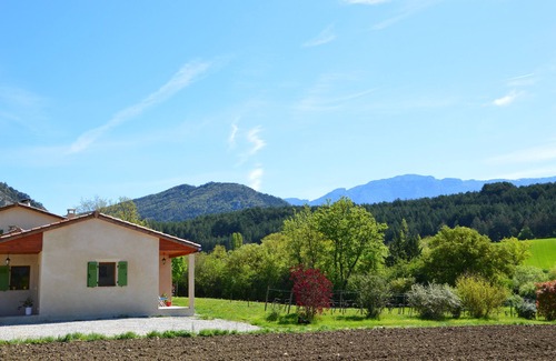Die Villa | La casa rural de Valérie se encuentra en el valle de Drôme, en el parque Vercors.