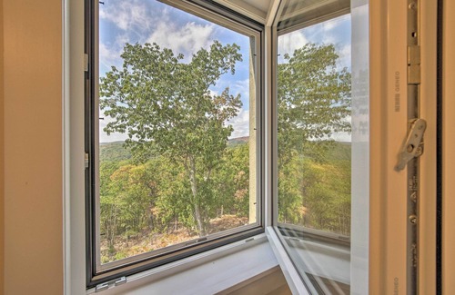 Garrison Cabaña | 'the Glabin: Garrison Gem w/ Deck & Fire Pit!