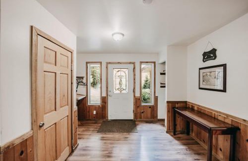 Warnick Casa | The Glacier Lodge - Perfect For Large Groups!