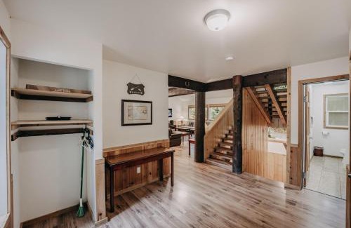 Warnick Casa | The Glacier Lodge - Perfect For Large Groups!