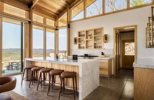 Natures Courtyard Cabina | The Glass Frame - Peak Elegance & Luxury