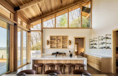 Natures Courtyard Cabina | The Glass Frame - Peak Elegance & Luxury