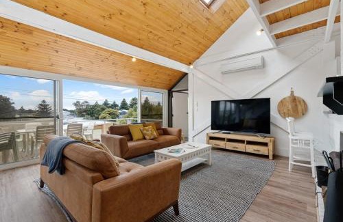 Goolwa South Casa | The Glass House 103 Bristow-Smith Ave Goolwa South - BYO Linen
