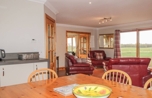 Invergordon Cabaña | THE GLEBE, admite mascotas, con chimenea en Invergordon, Ref 996054