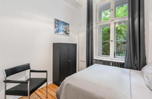 Schoeneberg Apartamento | The Gleditsch - Central Schöneberg location, 1BR, 1 living room, group friendly, ideal for 2 - 4 Guests