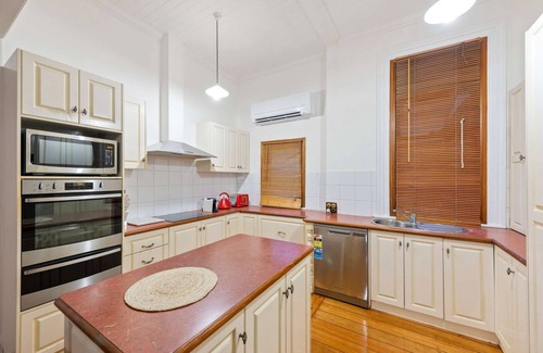 South Toowoomba Casa | The Glen Iris 1913 - Historic Charm Meets Modern Comfort in a central location