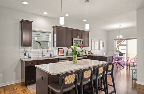 West Des Moines Casa | The Glenda! Sassy West Glen Home + Garage + TVs + WiFi + Electric Fireplace