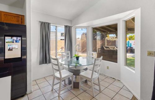 La Buena Vida Casa | The Glendale Pool House Oasis with Jacuzzi Golf Billiards