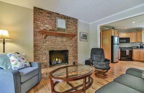Avery Creek Casa | {The Glendell} Entire home in Arden with backyard