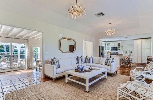 Southside Casa | The Glenn House - Gather Poolside in a Breezy South End Getaway