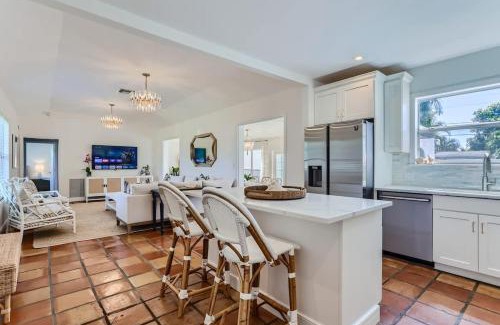 Southside Casa | The Glenn House - Gather Poolside in a Breezy South End Getaway