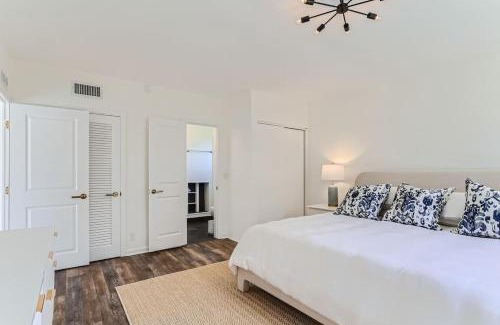 Southside Casa | The Glenn House - Gather Poolside in a Breezy South End Getaway