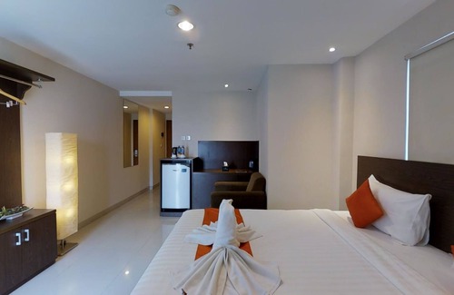 Jelambar Hotel | The Gloria Suites Jakarta