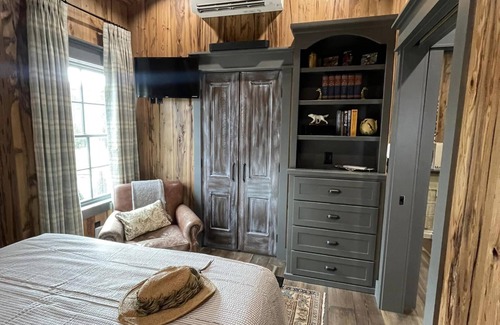 Cotter Cabina | The Gnat, Cotter AR: Trout fishing capital USA