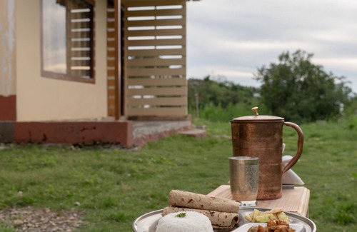Naina Range Alquiler De RV | The Goat Village Escape