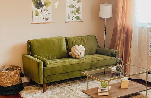 Mount Auburn Apartamento | The gold Apple with king bed Walking distance to Downtown close to Cincinnati sports Stadiums