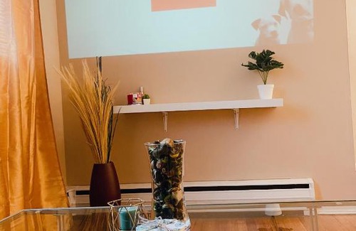 Mount Auburn Apartamento | The gold Apple with king bed Walking distance to Downtown close to Cincinnati sports Stadiums