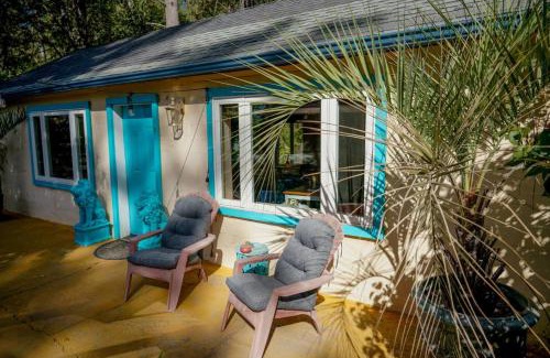 Grass Valley Casa | The Gold heart of Grass Valley w outdoor bathtub