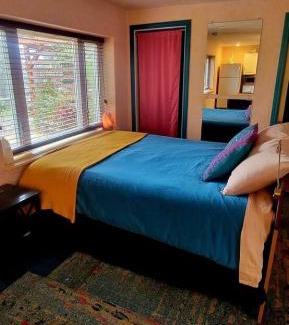 Grass Valley Casa | The Gold heart of Grass Valley w outdoor bathtub
