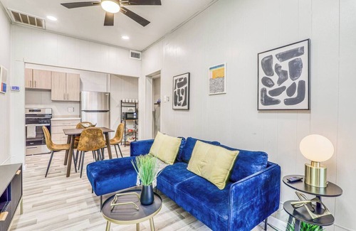 Pershing - Government Hill Cabaña | The Golden Dawn Cottage