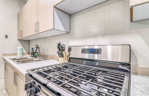 Pershing - Government Hill Cabaña | The Golden Dawn Cottage