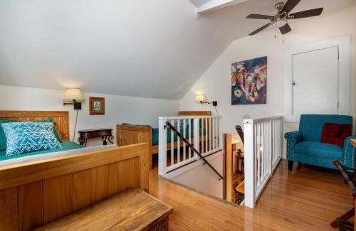 Grass Valley Casa | The Golden Parlor- Historic Victorian, Hot Tub
