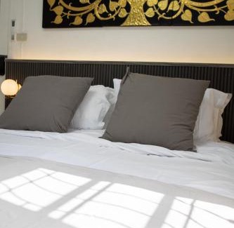 Lat Krabang Casa | The Golden Room Suvarnabhumi