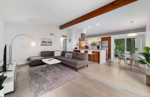 South River City Casa | The Goldie | Stylish SoCo Pet-Friendly Stay