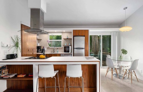 South River City Casa | The Goldie | Stylish SoCo Pet-Friendly Stay